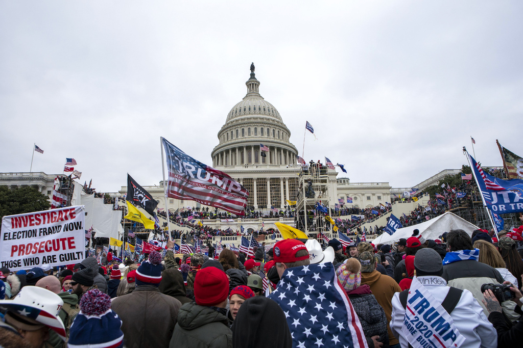 Condenan políticos la toma del Capitolio