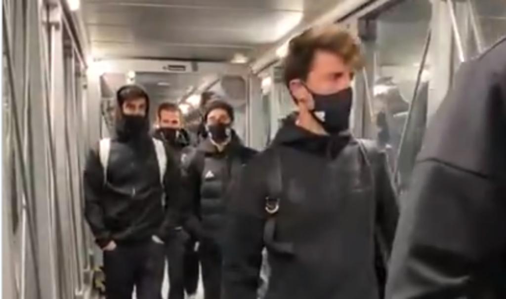 Real Madrid retrasa su vuelo a Pamplona por nieve en España; los jugadores esperan dentro del avión