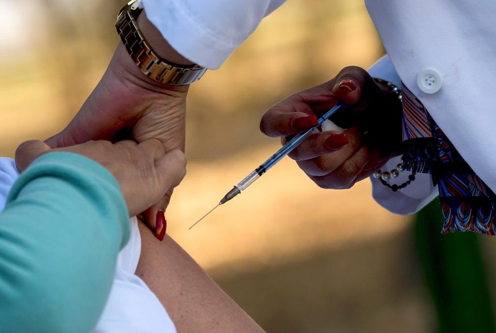 Tendrá México vacuna de AstraZeneca contra COVID en 10 días