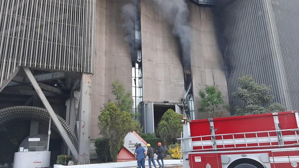 Reportan incendio en oficinas del metro de la CDMX
