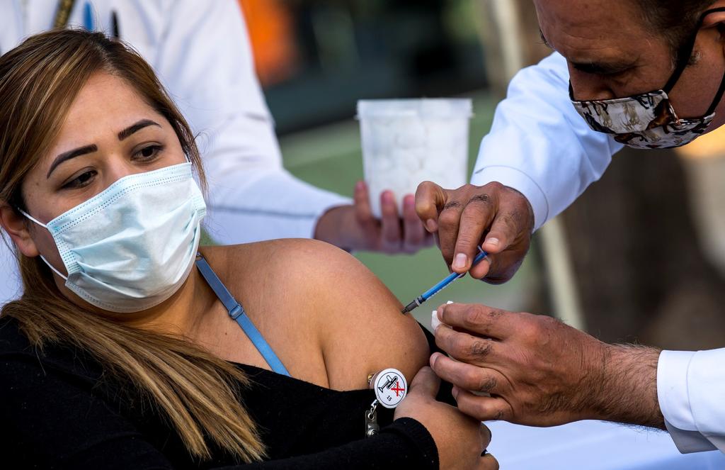 Advierten en Sonora sobre venta falsa de vacunas por internet