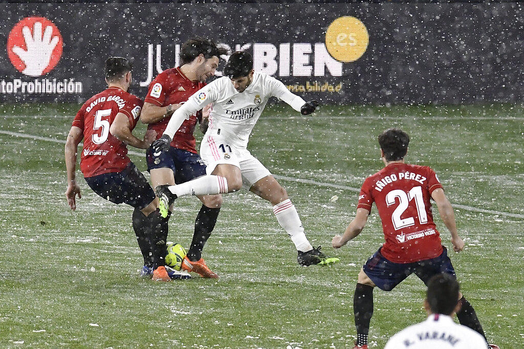 Real Madrid empata contra el Osasuna; la nieve no paró de caer en el partido