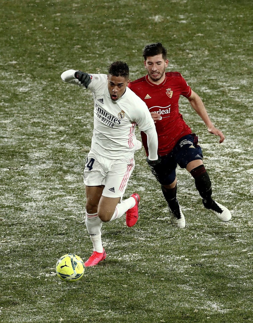 Osasuna congela al Madrid