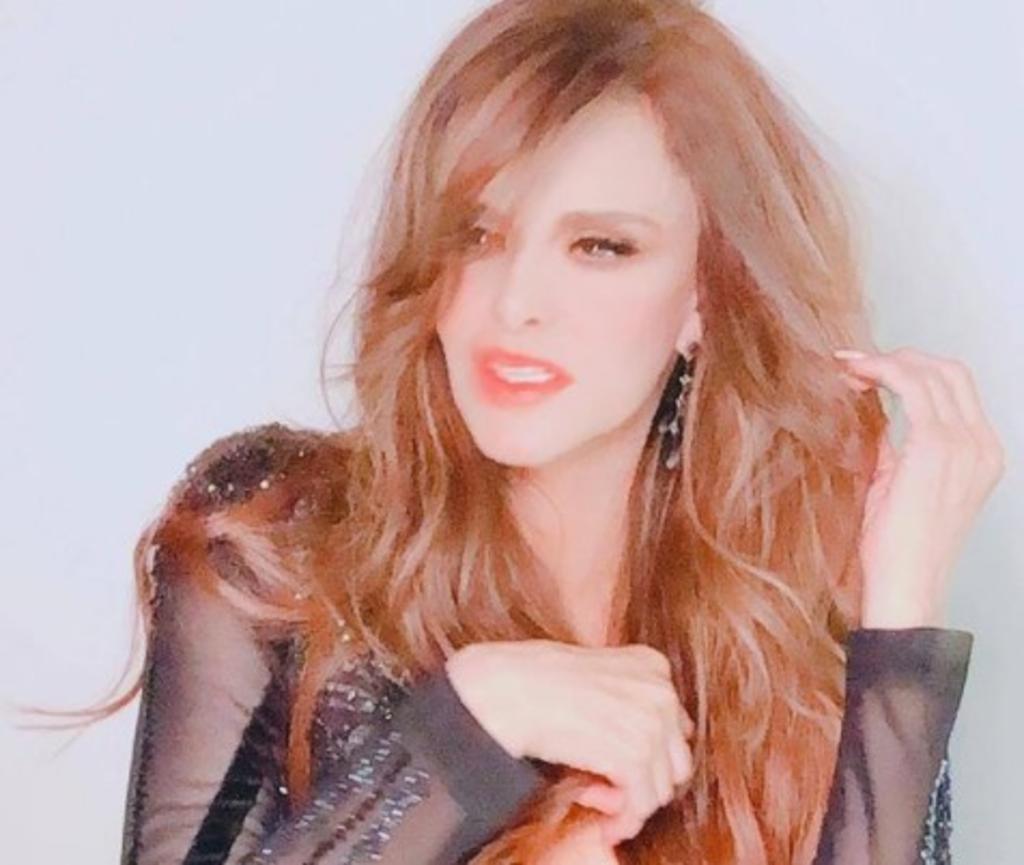 Lucía Méndez anuncia y presume que ya es abuela