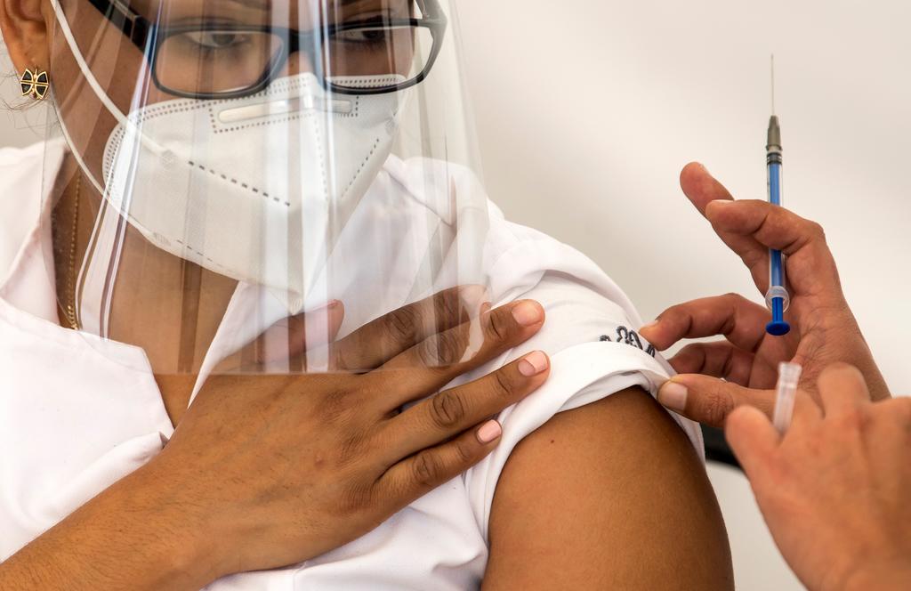 CNDH impulsa a garantizar acceso universal a vacuna contra COVID-19