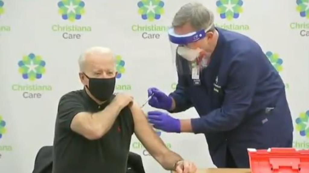 Joe Biden recibe segunda dosis de vacuna contra COVID