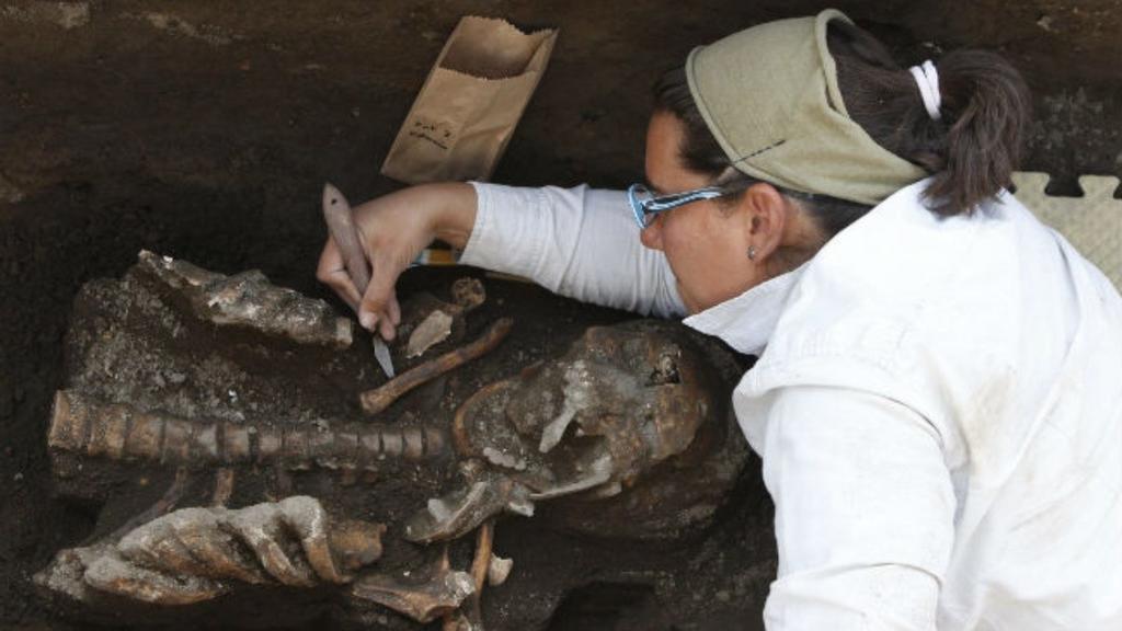 México analiza 80 entierros prehispánicos descubiertos en  Puebla