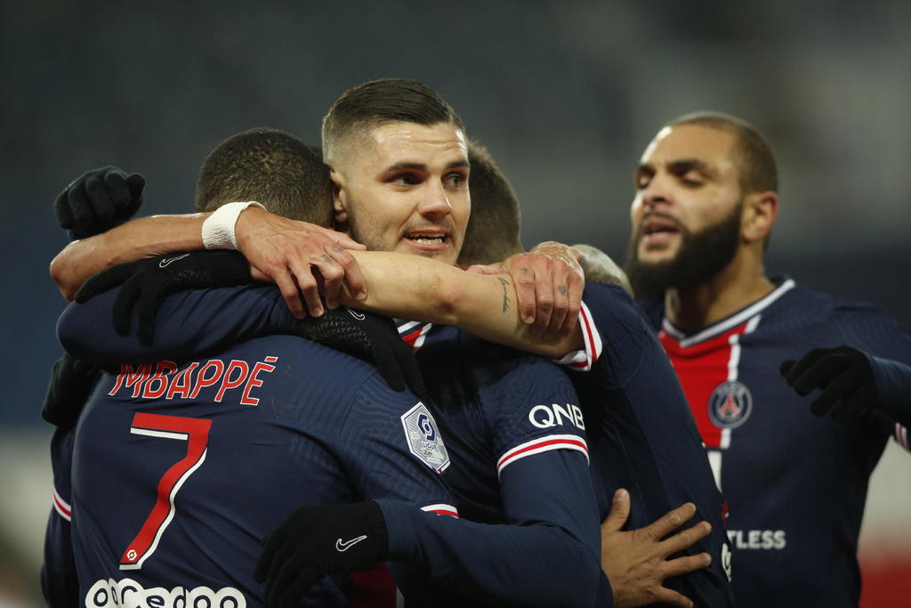 Clubes franceses de futbol analizan reducción de sueldos de juagdores