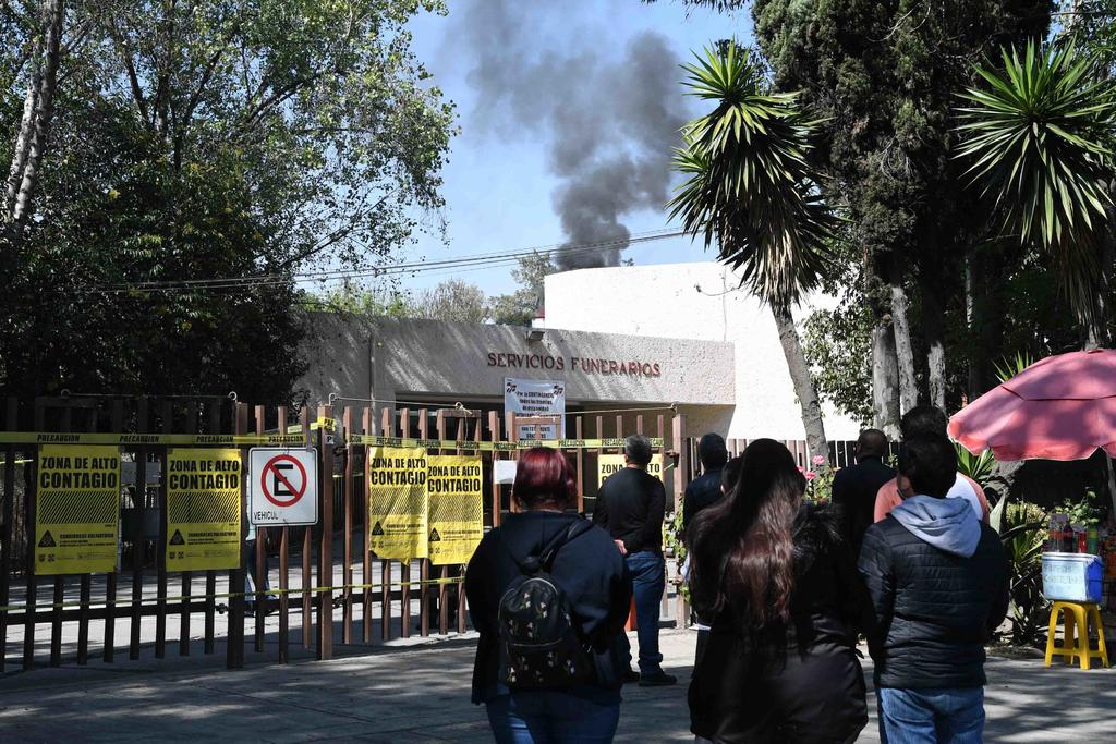 Piden que se vacune contra COVID a personal de funerarias en México