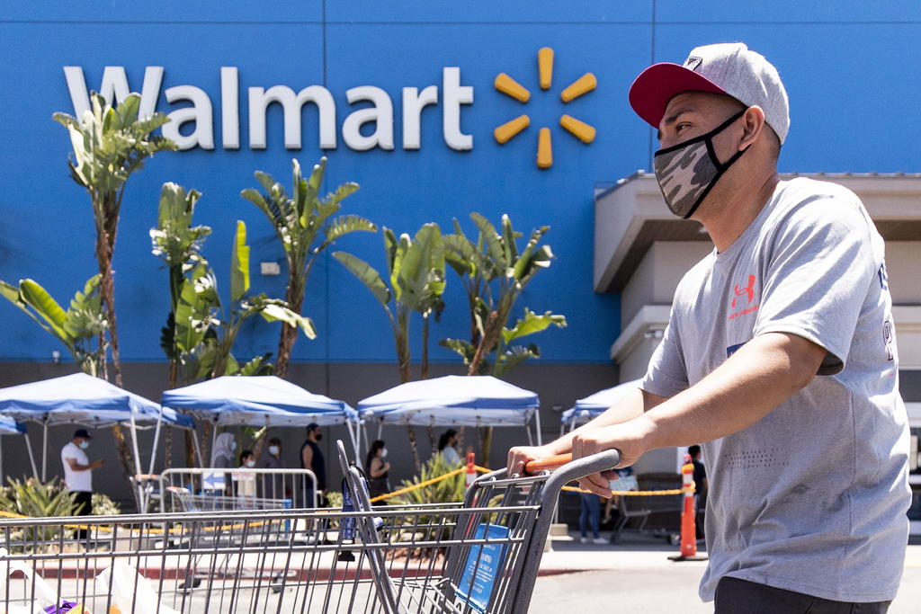 Ofrece Walmart estacionamientos para aplicar vacunas COVID en México