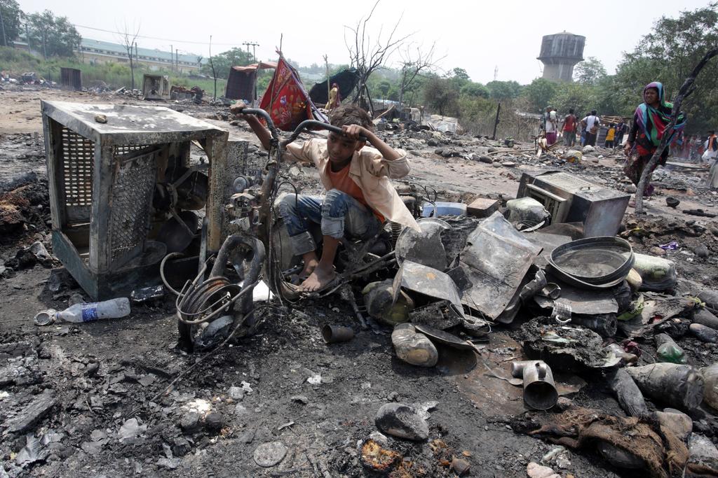 Tras incendio, 3,500 refugiados rohinyás pierden su hogar en Bangladesh