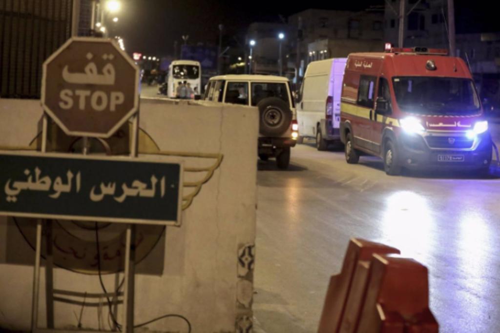 Mueren al menos cinco personas al estallar una bomba en la frontera de Túnez