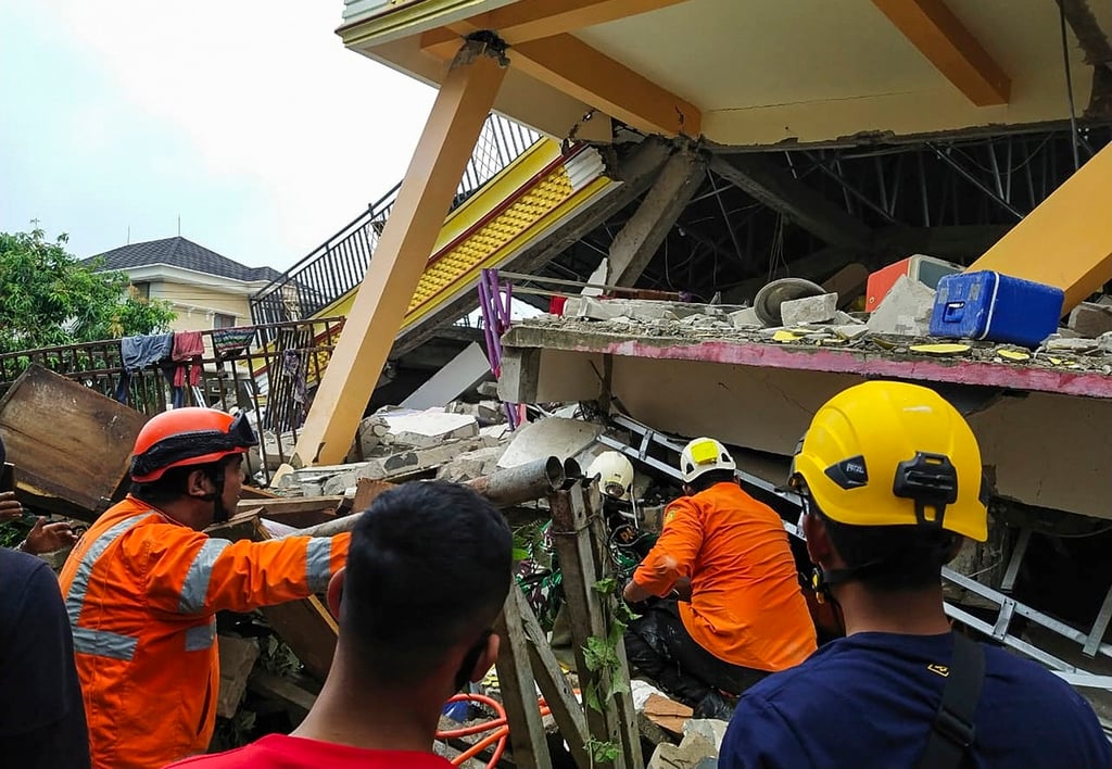 Sismo en Indonesia deja, al menos, 3 muertos
