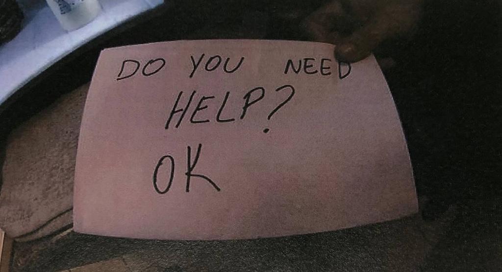 '¿Necesitas ayuda?'; mesera salva a niño víctima de abuso con mensaje en servilleta