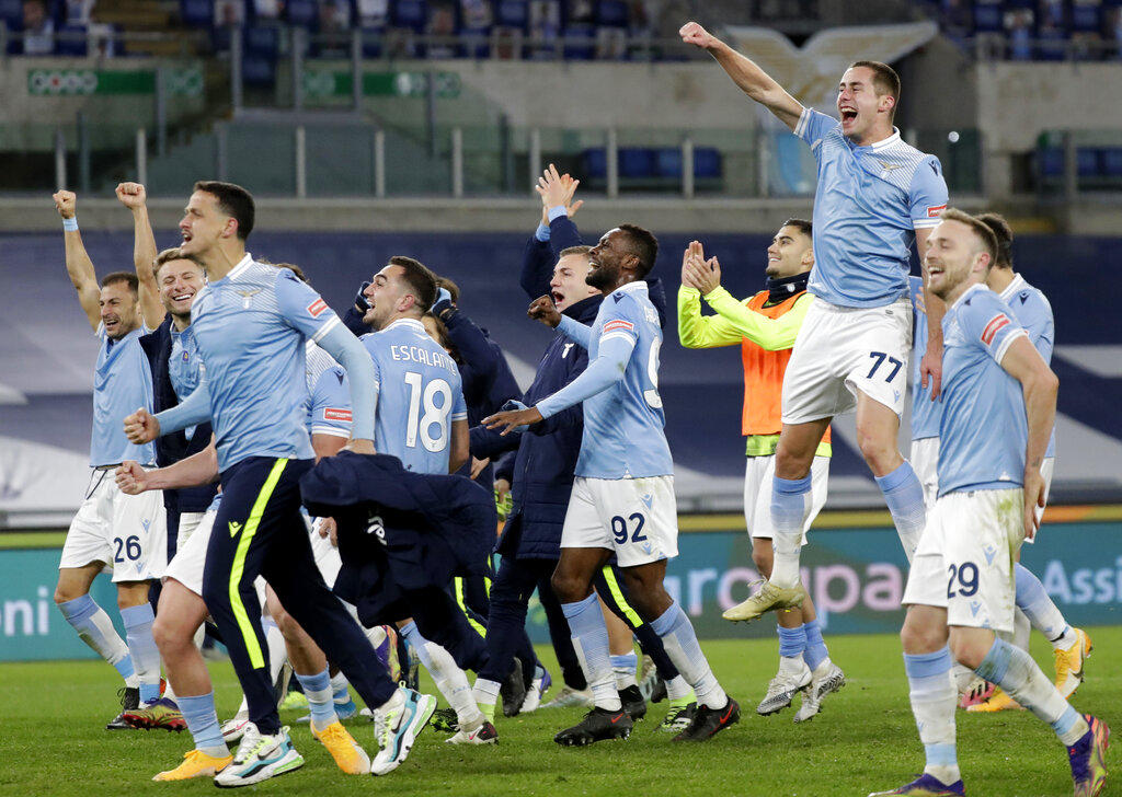 Lazio golea a Roma y aspira jugar en Liga de Campeones