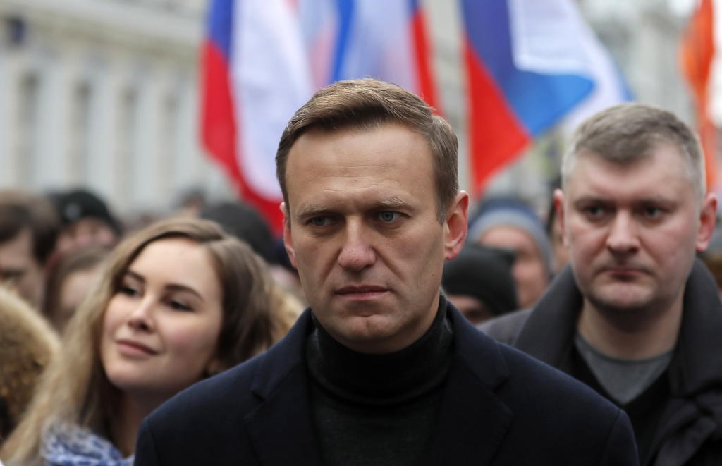 Detienen a Navalni en control de pasaportes al llegar a Moscú