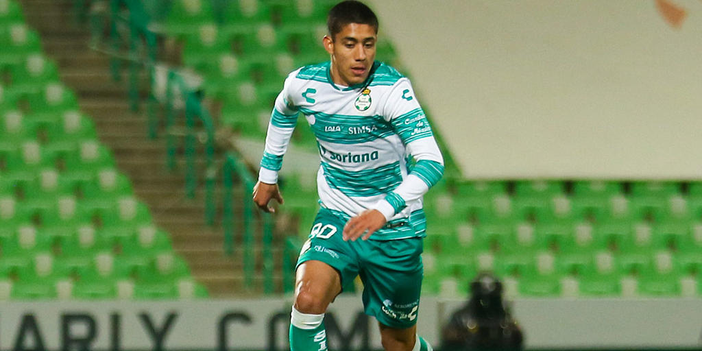 Contento juvenil santista Omar Campos por su debut en Primera División