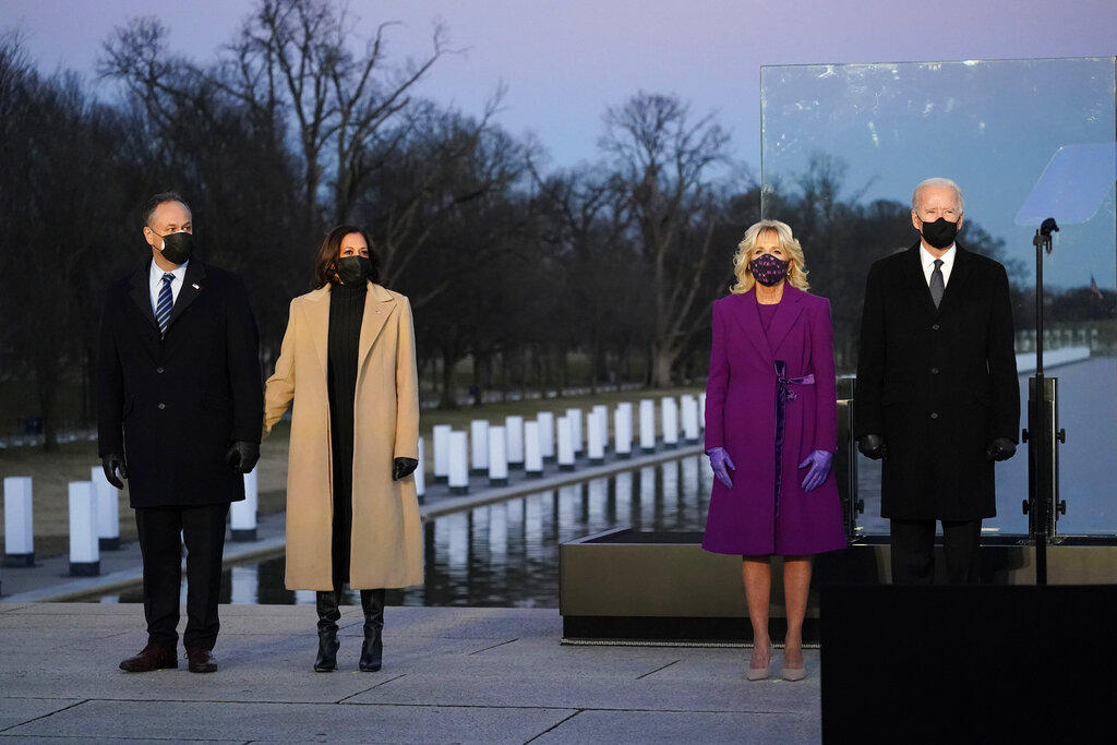 Joe Biden y Kamala Harris homenajean a victimas mortales de EUA por COVID