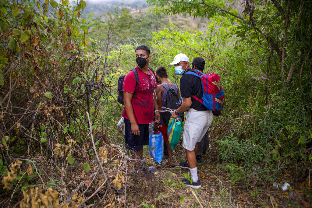 Caravana de migrantes hondureños se disuelve en Guatemala