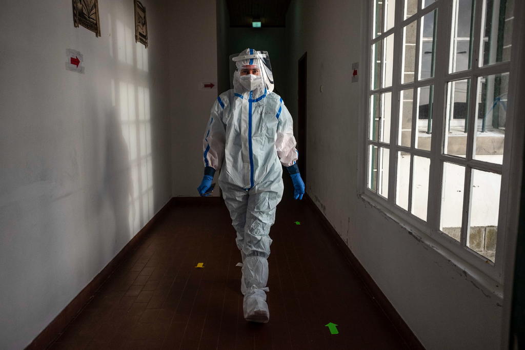 Pandemia no da tregua en Portugal; casi llega a los 15 mil contagios en un día