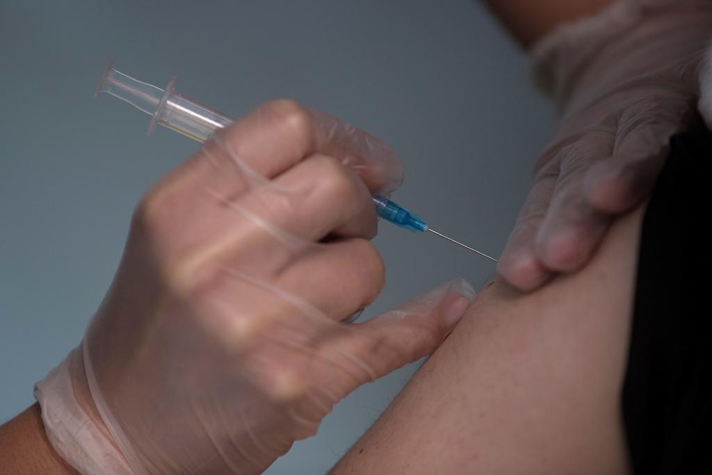 Aprueba Chile vacuna china con carácter de emergencia