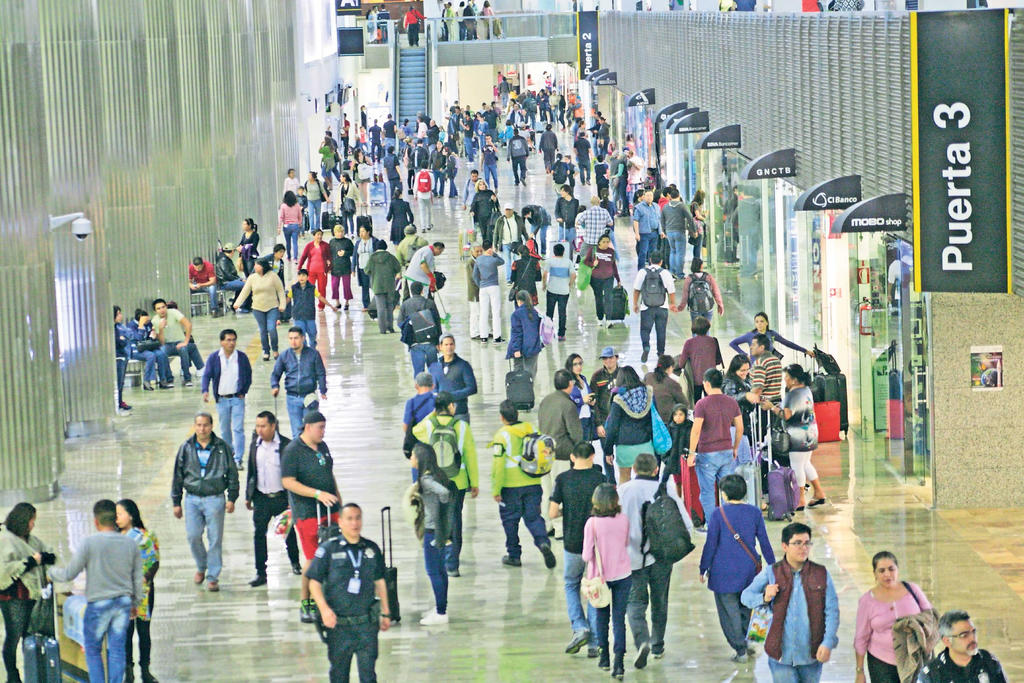 Recibe Aeropuerto de CDMX 56 % menos viajeros en 2020 que el año previo