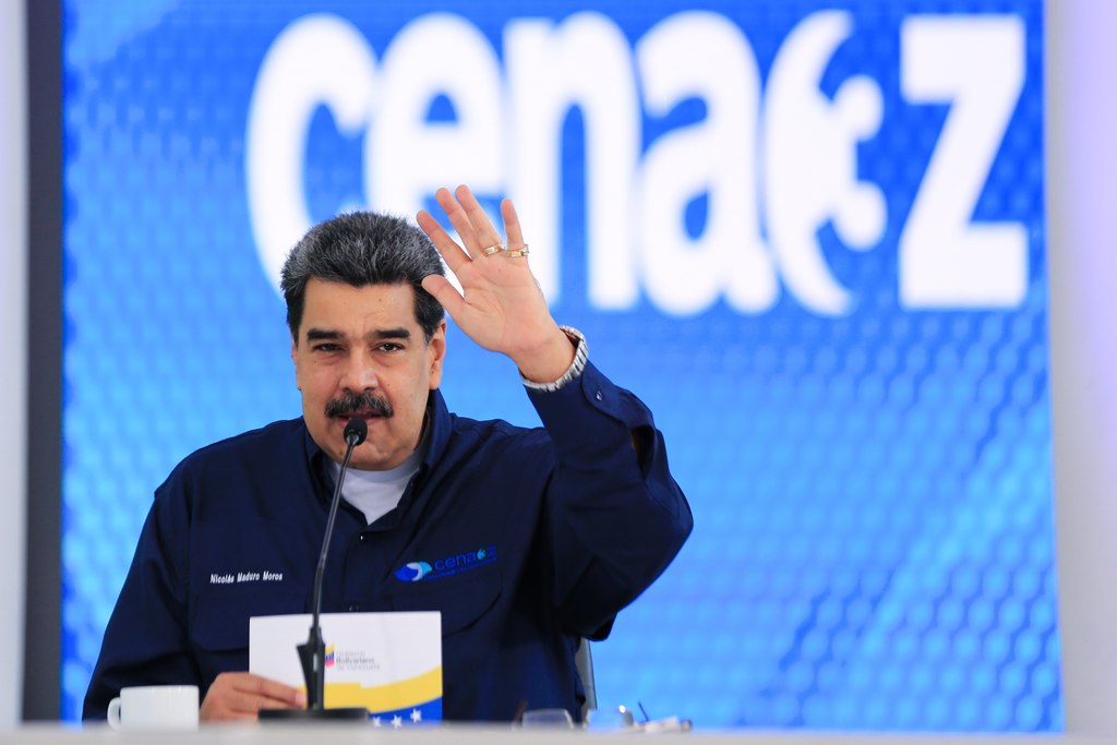 Maduro pide 'rectificación' hacia Venezuela