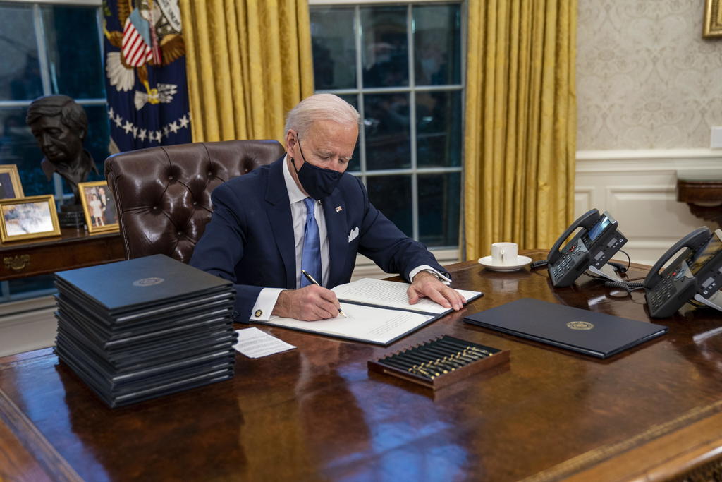 Joe Biden rompe la era Trump