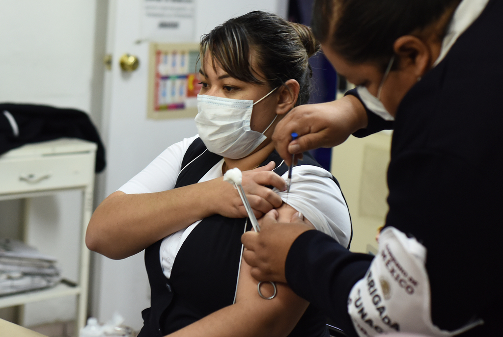 Desconocen cuántas dosis de la vacuna contra el COVID llegaron a La Laguna de Durango