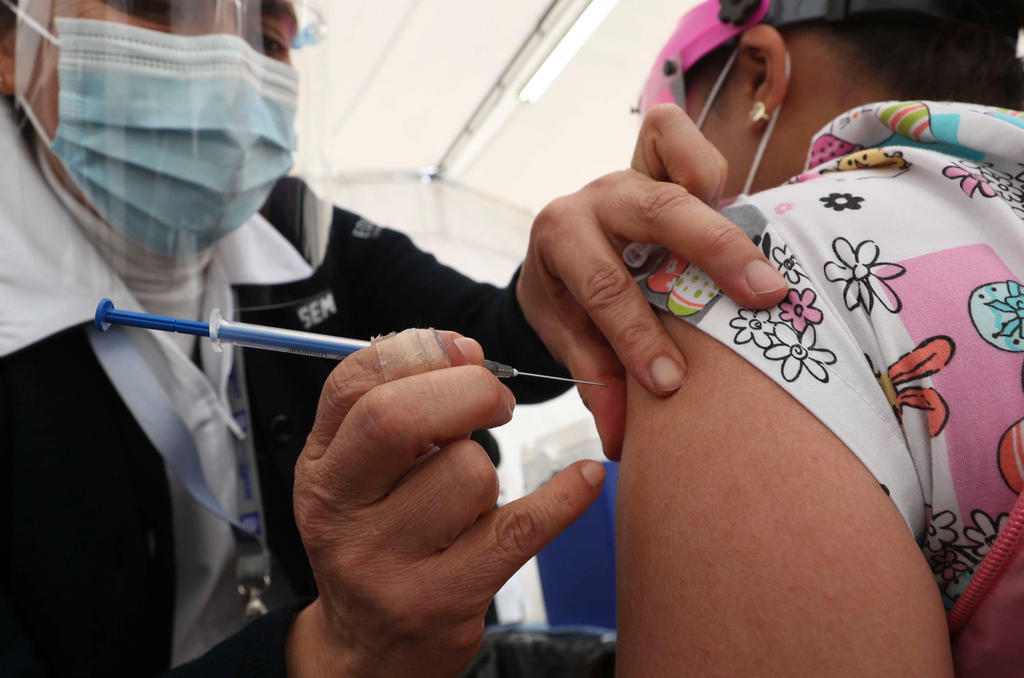 Inicia en Gómez Palacio aplicación de segunda entrega de vacunas contra el COVID