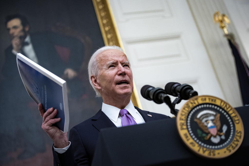 Lanza Biden su plan de alivio a familias y empresas golpeadas por la crisis