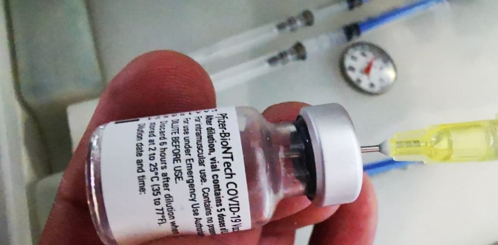 Opiniones buenas y malas por sí de AMLO sobre compra de vacunas