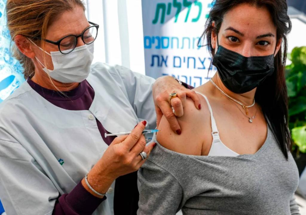 Israel comienza a vacunar a estudiantes adolescentes