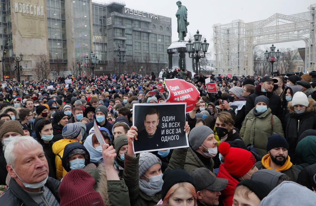 Seguidores del opositor ruso Alexéi Navalni, desafían a Putin y la represión policiaca
