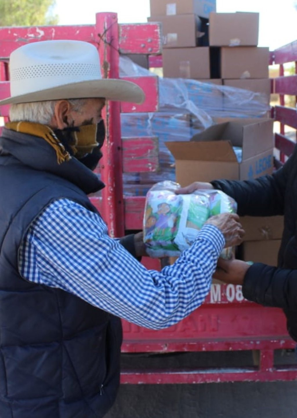 Distribuyen leche vitaminada en Durango