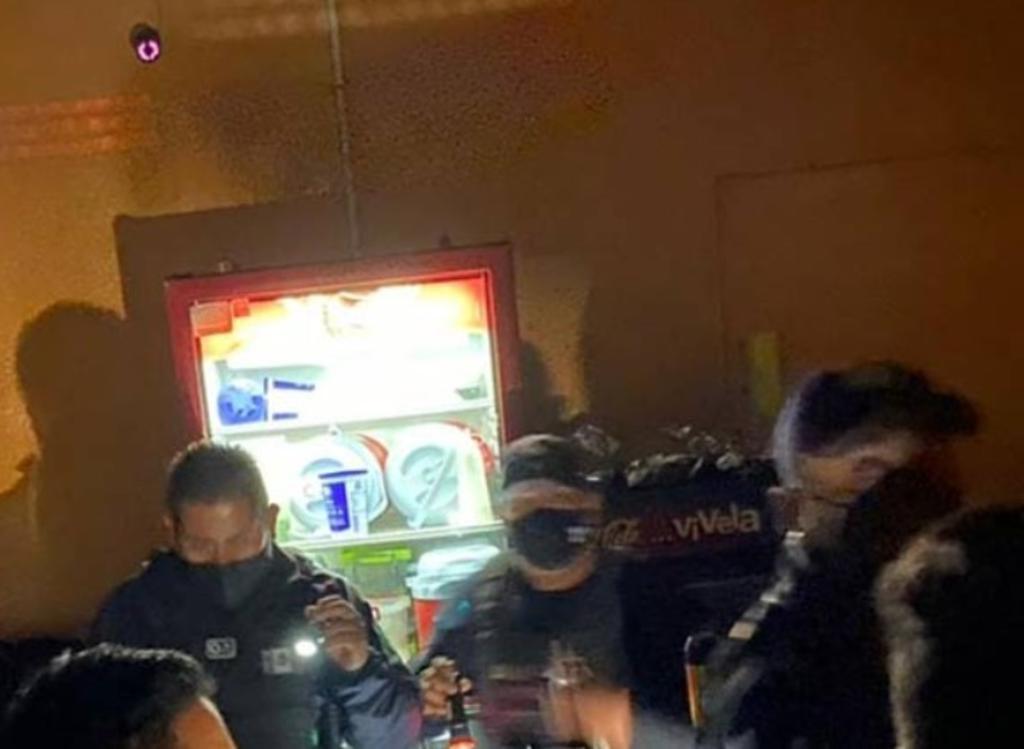 Clientes entraban por refrigerador a bar clandestino en Hidalgo