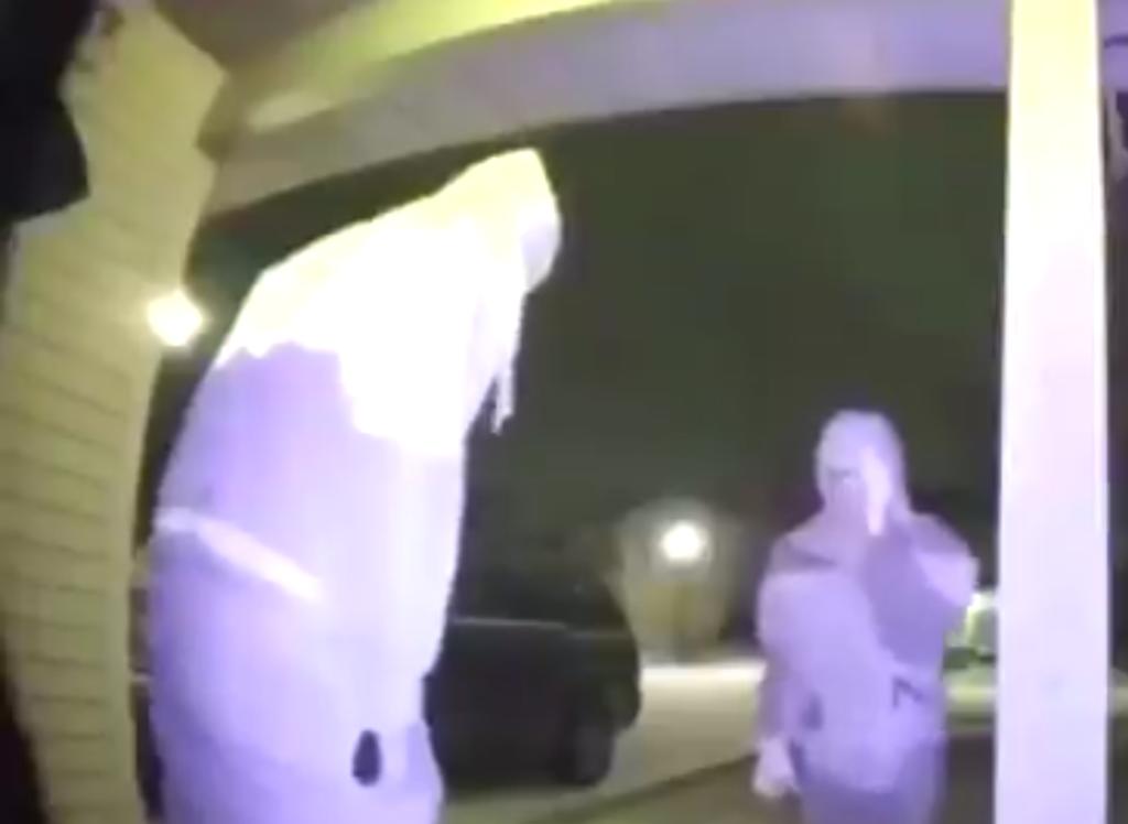 Ladrón se dispara por accidente cuando intentaba derribar la puerta de una casa