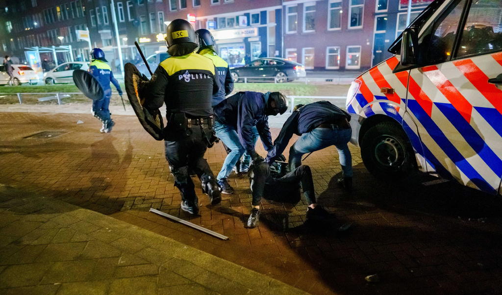 Disturbios en Países Bajos mantienen en vilo al Gobierno