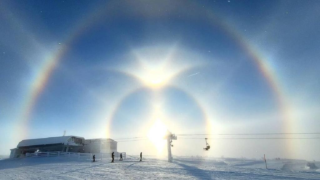 Captan espectacular halo solar en Suecia