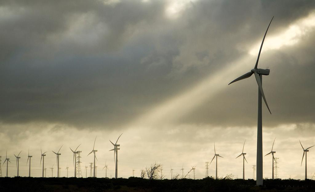 Pospone SCJN fallo sobre política energética que restringe a renovables
