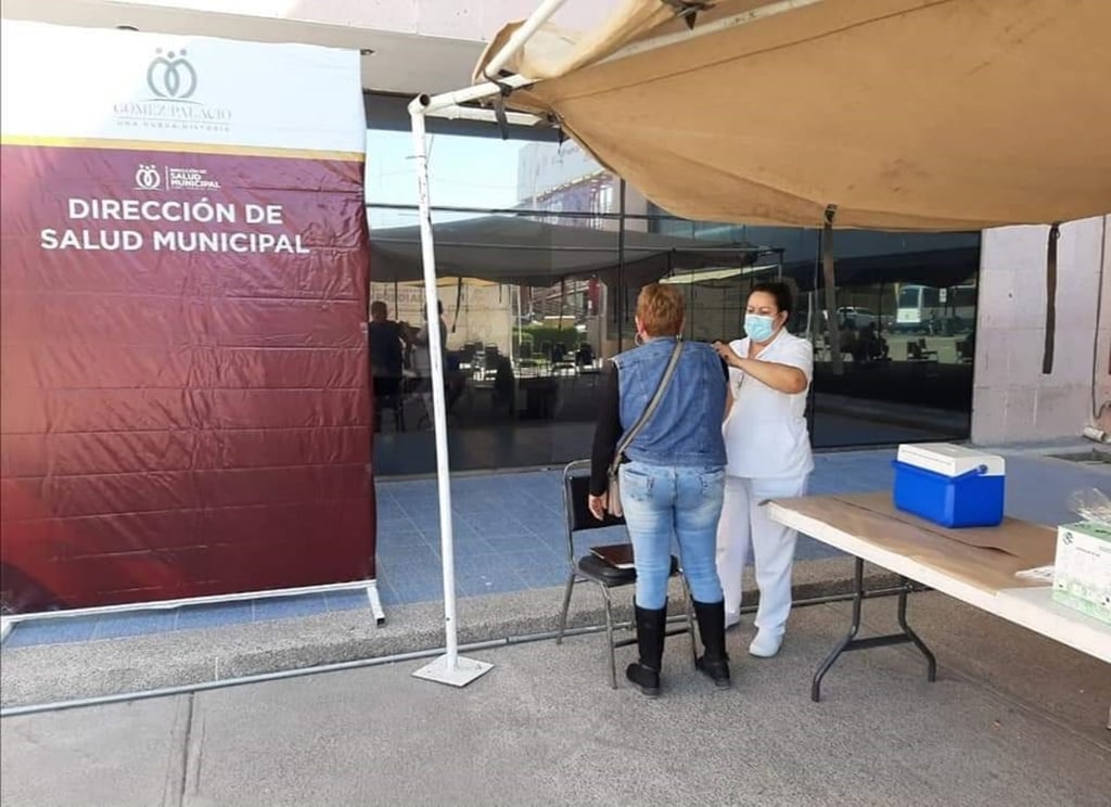 Vacunan contra la influenza en Gómez Palacio
