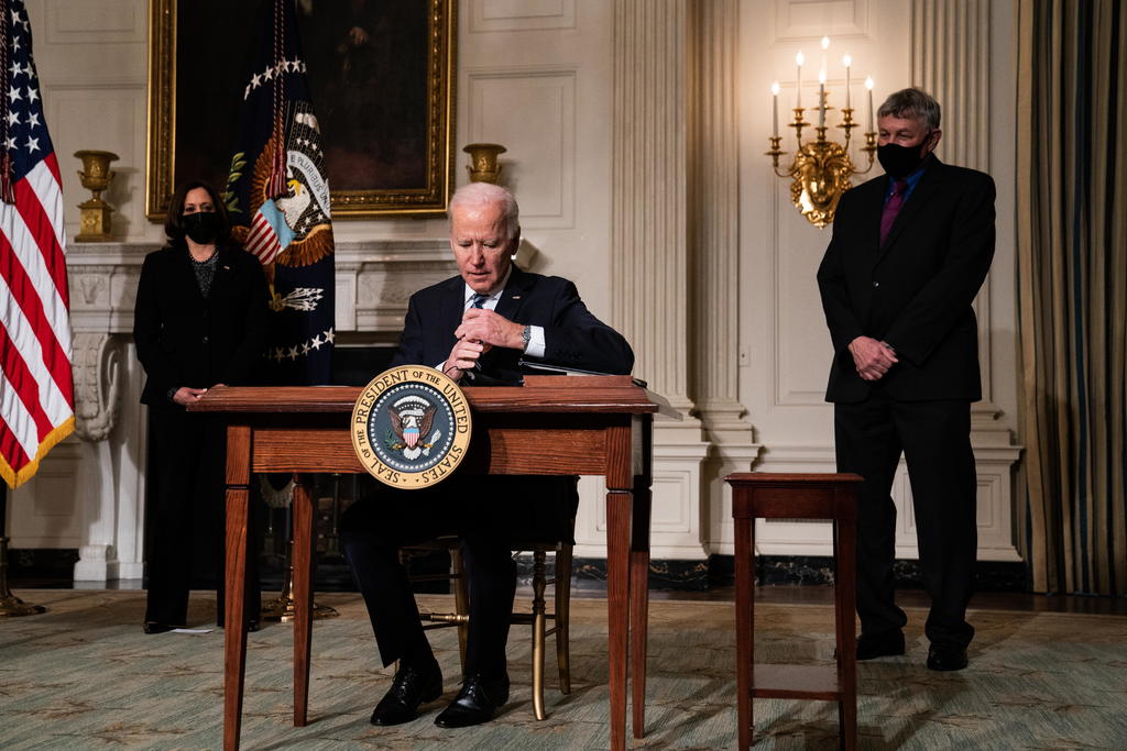 Sin vetar 'fracking', Biden ataca crisis climática