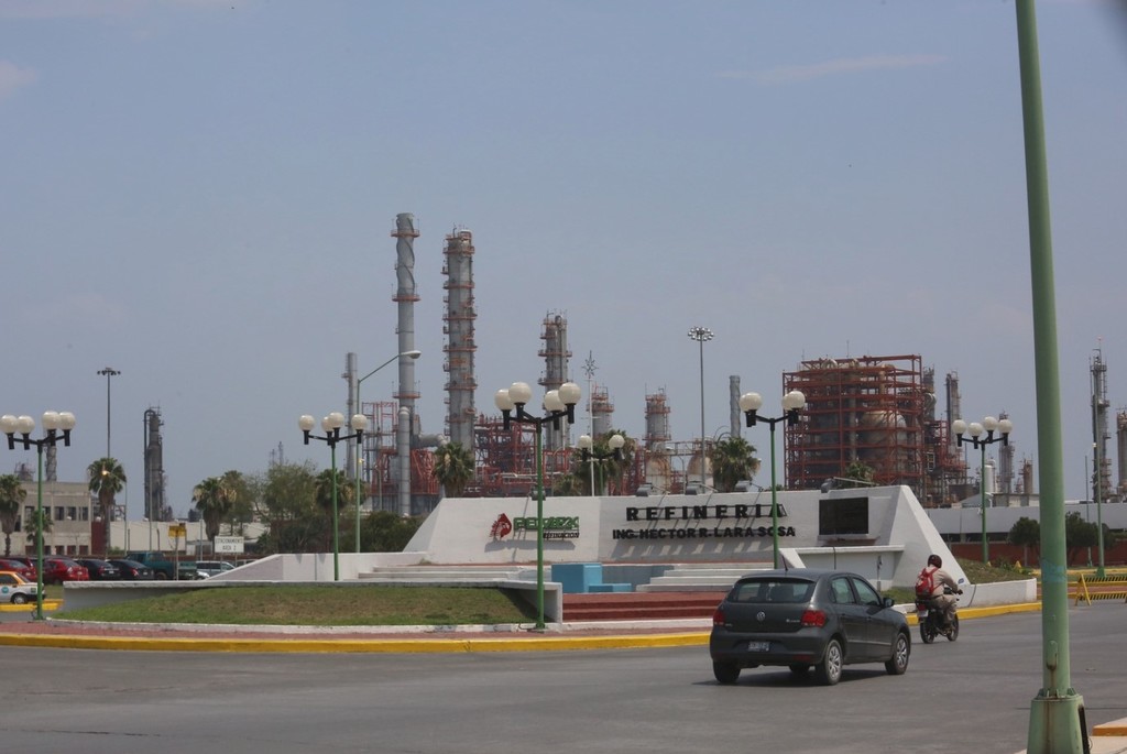 Utiliza Pemex refinerías al 38 %