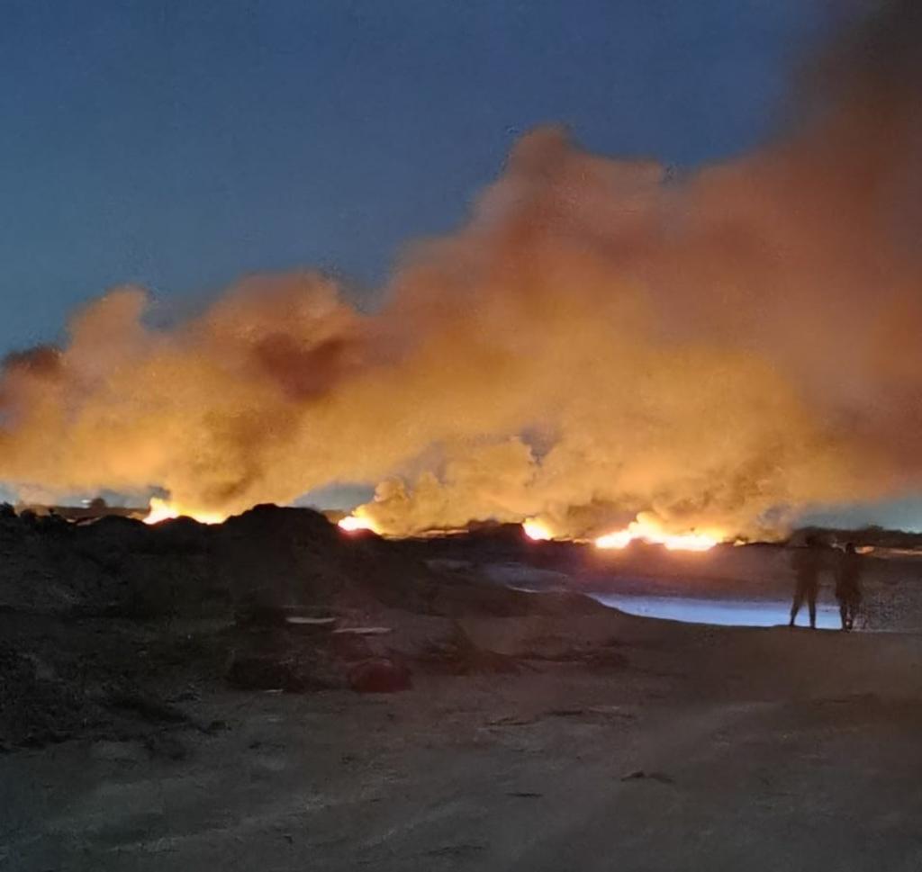 Se registra fuerte incendio en recicladora de Gómez Palacio