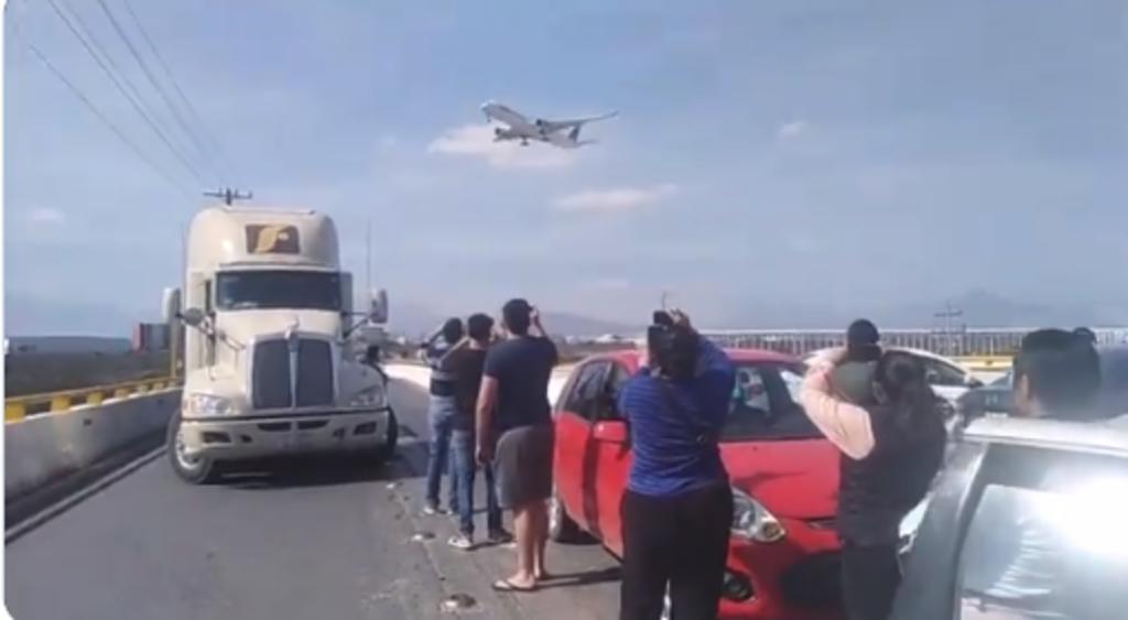 Avión que lleva a Tigres a Qatar detiene el tráfico en Monterrey