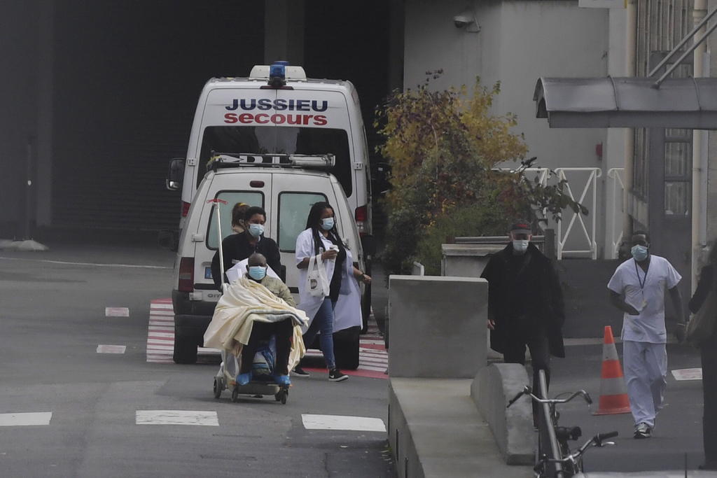 Supera Francia las 76 mil muertes por COVID-19; aumentan hospitalizaciones