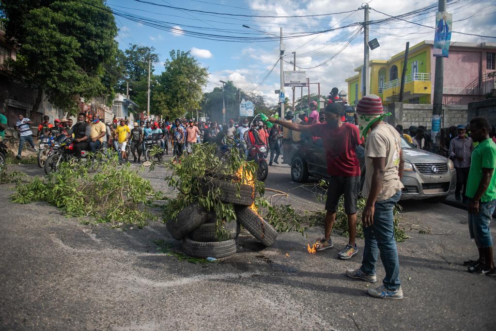 Piden haitianos salida de Moise
