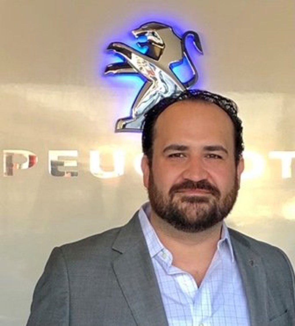 Nombra Peugeot a Gerardo Carmona director general