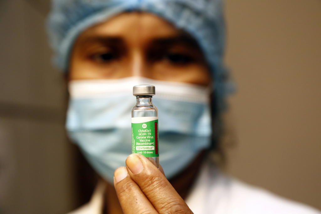 Afirma AstraZeneca que su vacuna protege al 100 % de casos graves y muertes
