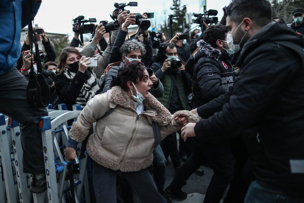 Preocupa a EUA detención en protestas de estudiantes en Estambul